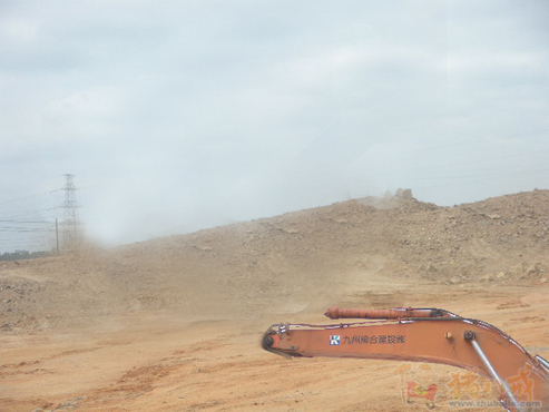 帮我做份图解,要把整个挖机的零件拆开做成图