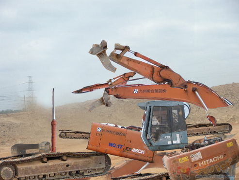 帮我做份图解,要把整个挖机的零件拆开做成图