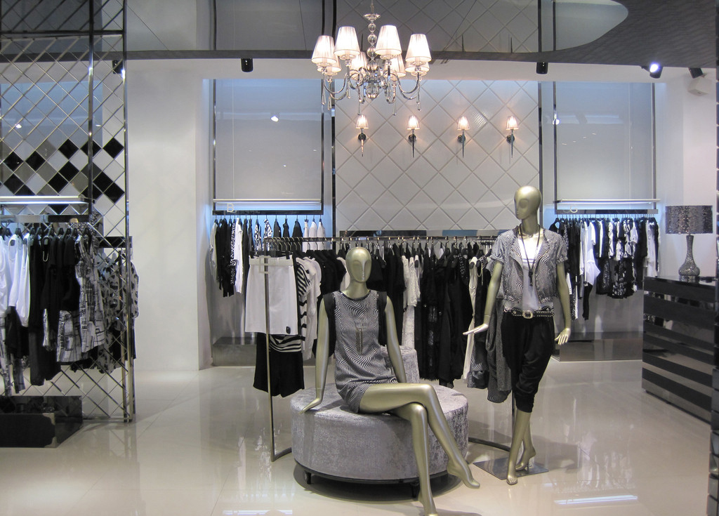 <em>女装时装</em>加盟店店面效果图-办公商铺装修-猪八