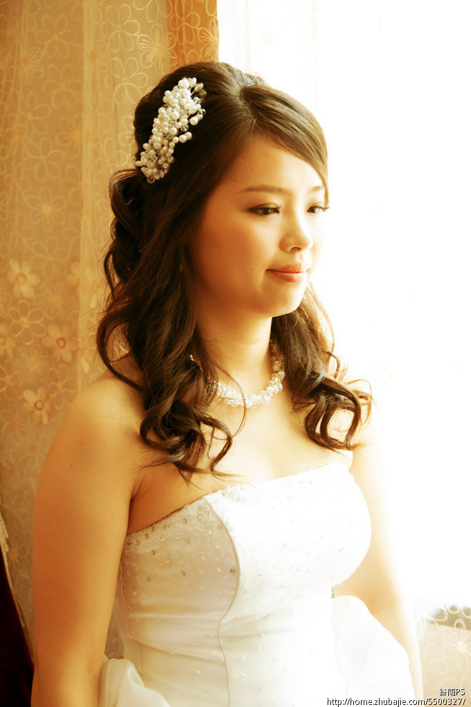 要求将<em>照片做成油画</em>色调和油润感,需要提供详