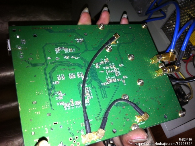 寻找这块主板的 名称。型号。功能。 - 找关系