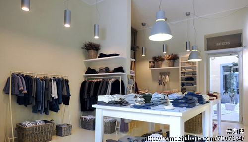 <em>时尚</em>简约黑白风<em>潮流女装店</em>装修 60平方 - 店铺