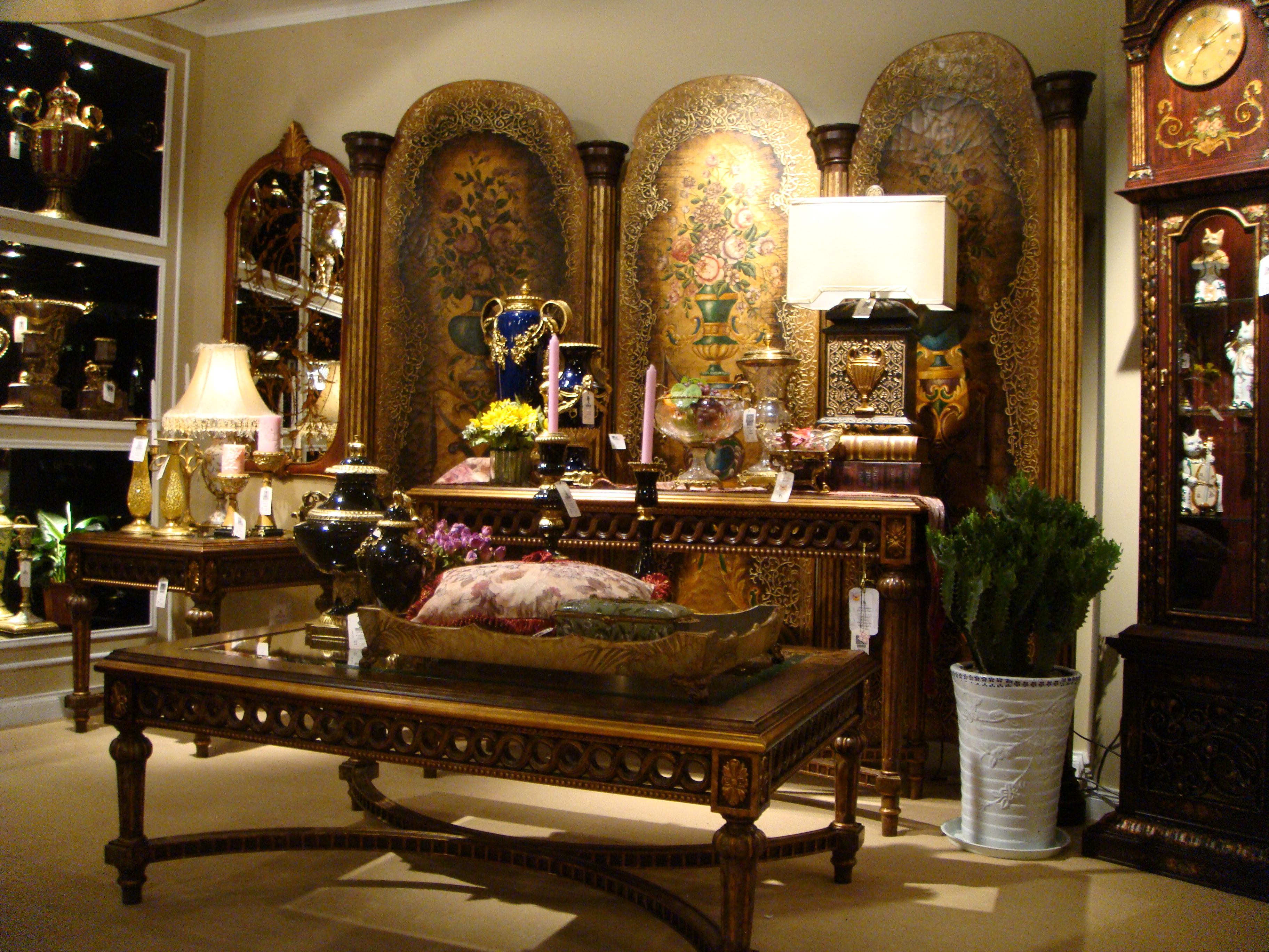 软装公司定制广告语,主要经营欧式美式奢华宫廷风格家具及家居饰品等