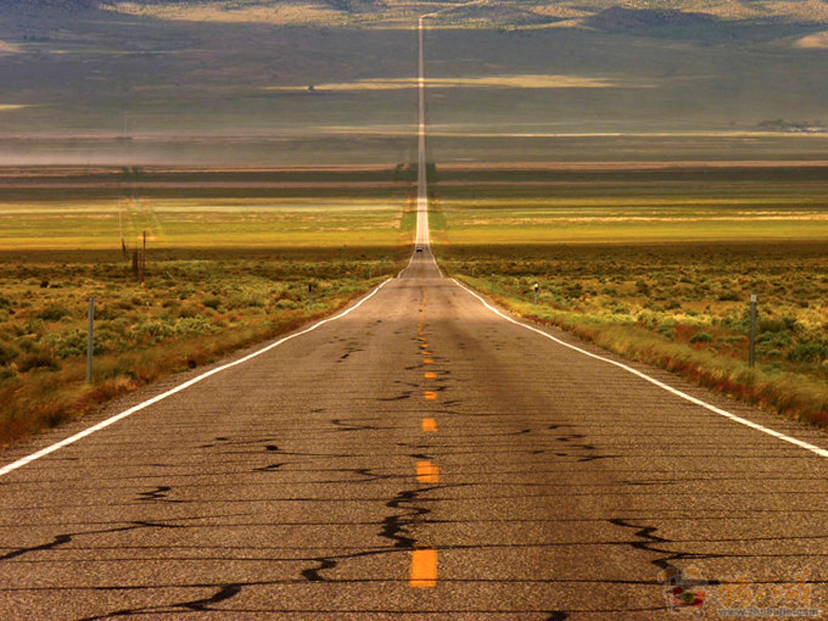 谁有这张美国50号公路被称为"全美最孤独的公路,高清图